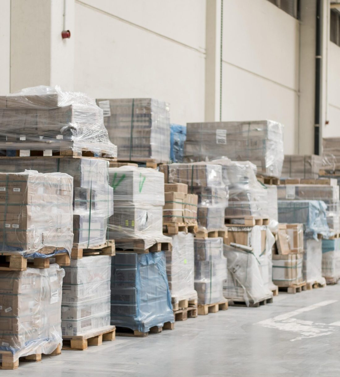 boxes-arrangement-logistic-center